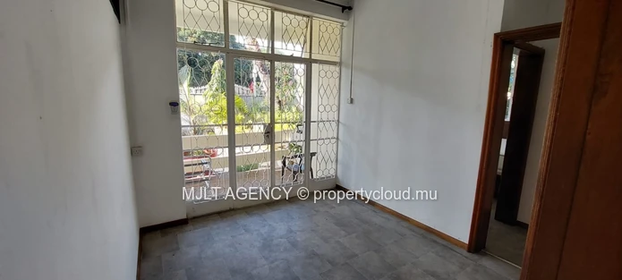 Local Commercial - 186 m² Port Louis - Center 