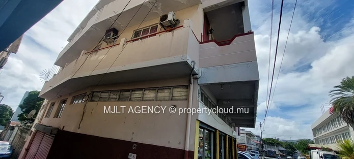 Commercial building - 502 m² Port Louis, North
