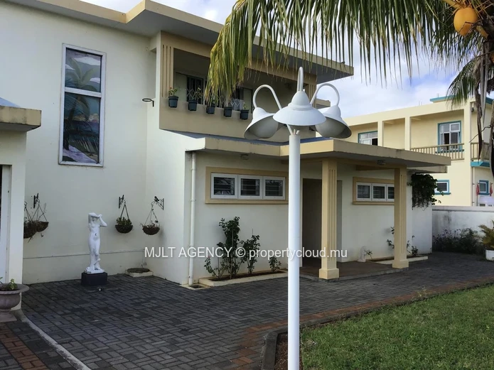 House / Villa - 5 Bedrooms - 319 m² Beau Vallon, South, Morcellement Le Mahe