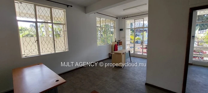 Local Commercial - 186 m² Port Louis - Center 
