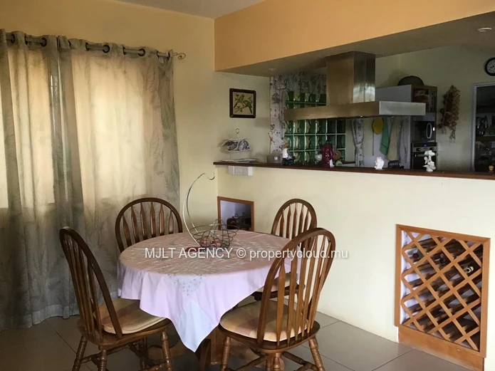 House / Villa - 5 Bedrooms - 319 m² Beau Vallon, South, Morcellement Le Mahe