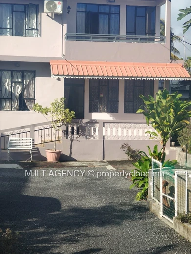 House / Villa - 7 Bedrooms - 325 m² Beau Bassin, Center
