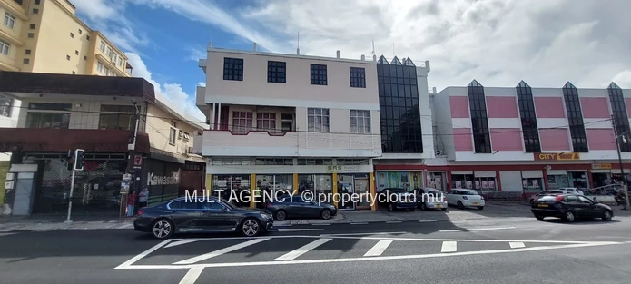 Commercial building - 502 m² Port Louis, North