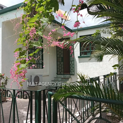 House / Villa  3 Bedrooms - 170 m² Beau Bassin - Center