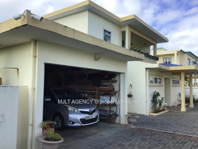 House / Villa - 5 Bedrooms - 319 m² Beau Vallon, South, Morcellement Le Mahe