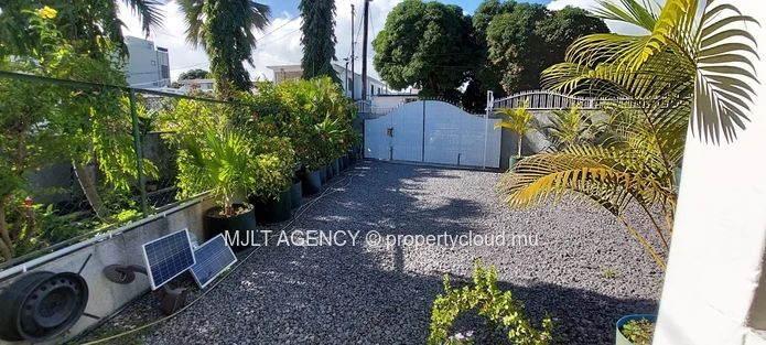 Local Commercial - 186 m² Port Louis - Center 