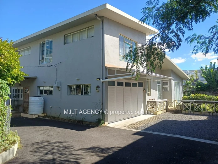 House / Villa - 3 Bedrooms - 161 m² Quatre Bornes, Center