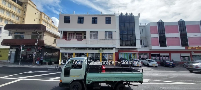 Commercial building - 502 m² Port Louis, North