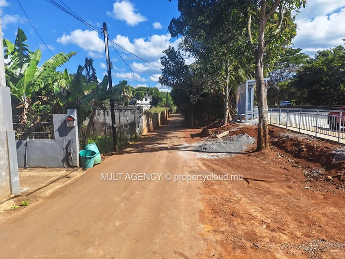 Residential land - 419 m² Calebasses, North
