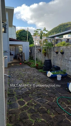 House / Villa - 3 Bedrooms - 161 m² Quatre Bornes, Center