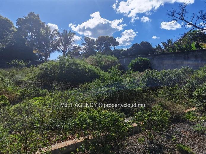 Residential land - 419 m² Calebasses, North