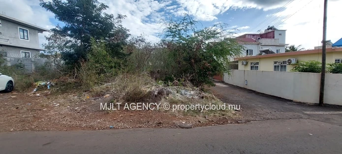 Residential land - 570 m² Pointe aux Sables, West