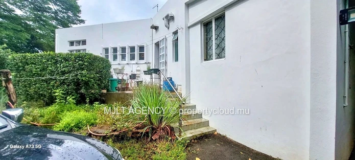 Spacious 4  Bed Room, Home in Beau Bassin - with Lush Garden Oasis