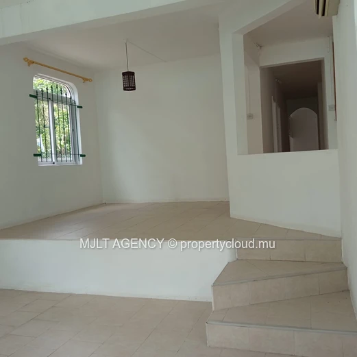 House / Villa  3 Bedrooms - 170 m² Beau Bassin - Center