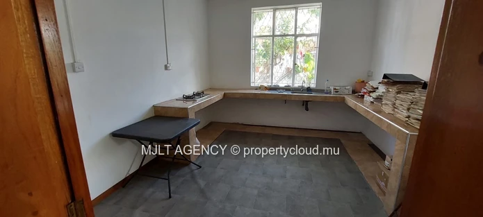 Local Commercial - 186 m² Port Louis - Center 