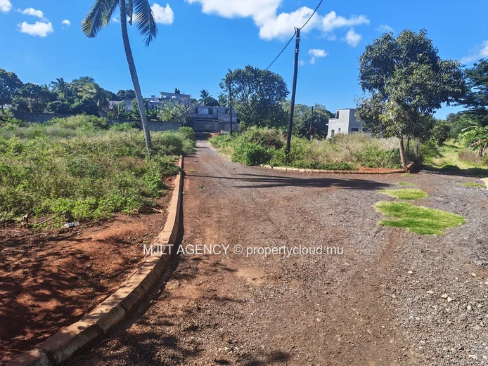 Residential land - 419 m² Calebasses, North