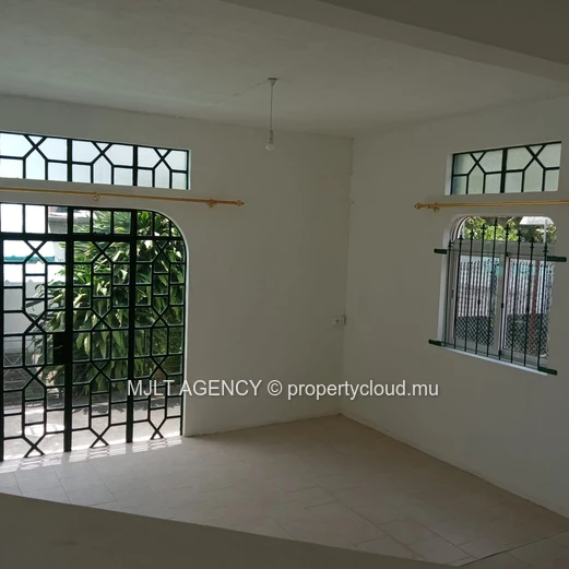 House / Villa  3 Bedrooms - 170 m² Beau Bassin - Center