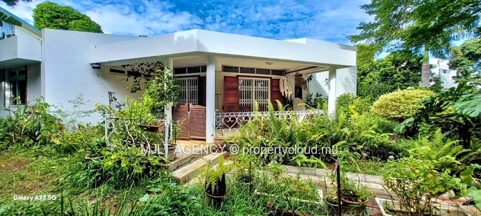 Spacious 4  Bed Room, Home in Beau Bassin - with Lush Garden Oasis