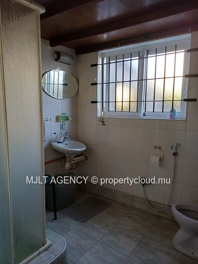 House / Villa - 3 Bedrooms - 161 m² Quatre Bornes, Center