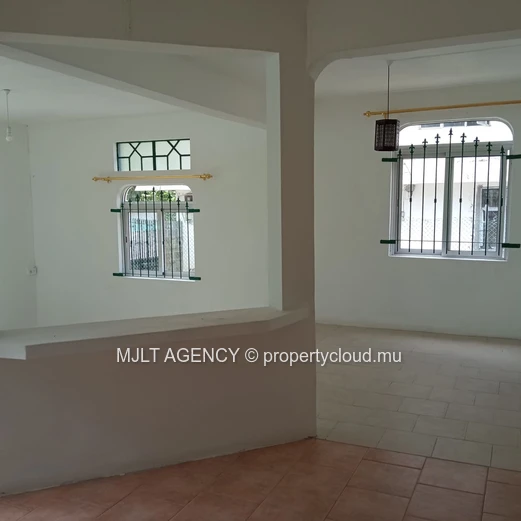 House / Villa  3 Bedrooms - 170 m² Beau Bassin - Center