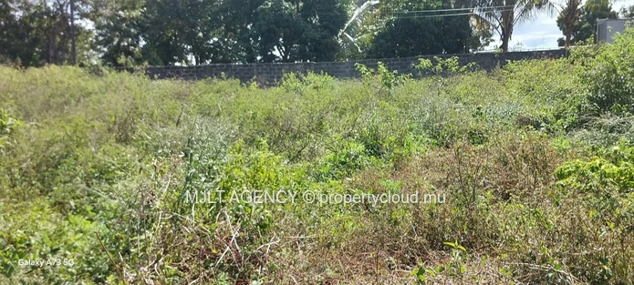 Residential land - 419 m² Calebasses, North