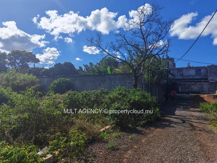 Residential land - 419 m² Calebasses, North