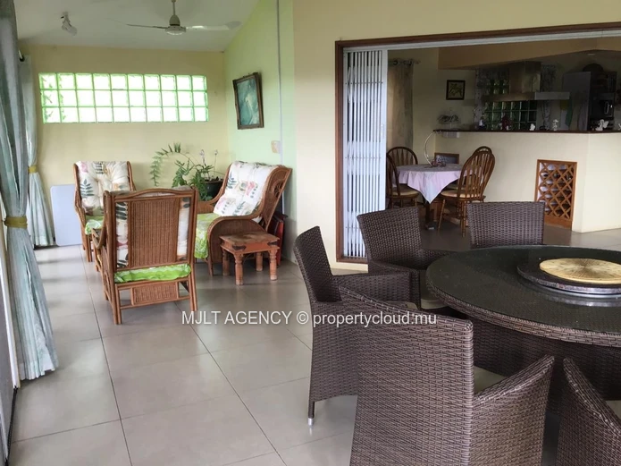 House / Villa - 5 Bedrooms - 319 m² Beau Vallon, South, Morcellement Le Mahe