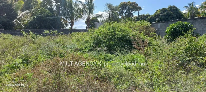 Residential land - 419 m² Calebasses, North