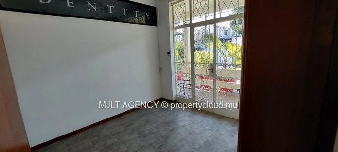 Local Commercial - 186 m² Port Louis - Center 