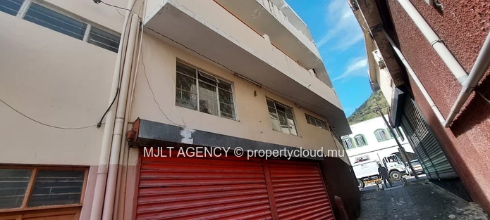 Commercial building - 502 m² Port Louis, North