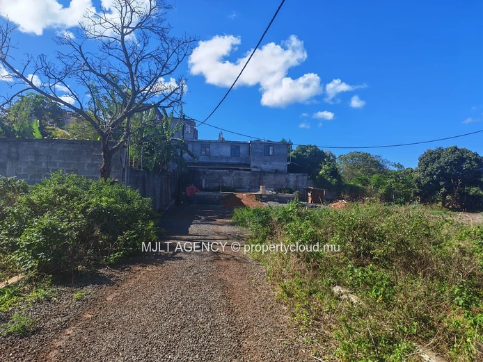Residential land - 419 m² Calebasses, North